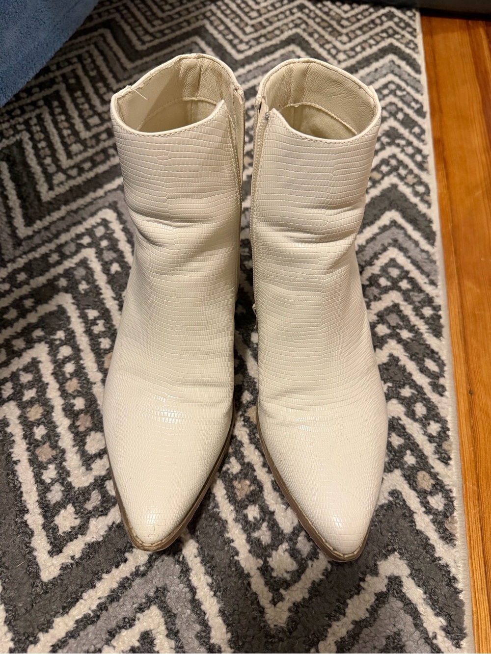 Women’s Lulus Booties Size 8.5